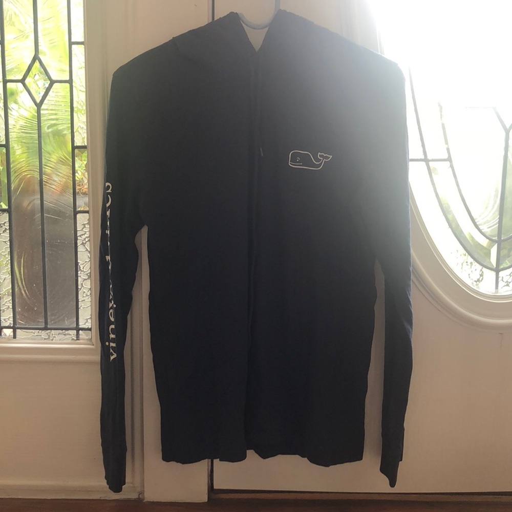 Vineyard vines pocket hooded tee shirt